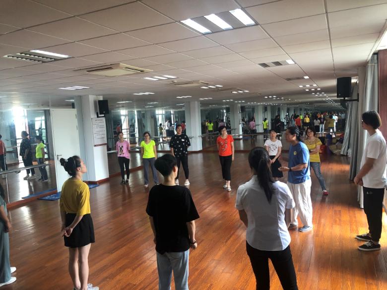 上海市社区<a href=https://www.nfty.com.cn target=_blank class=infotextkey>健身</a>俱乐部