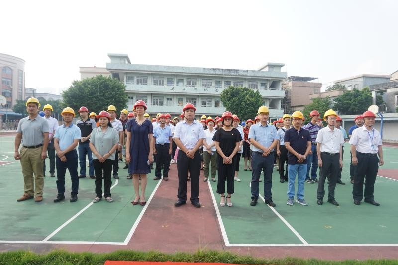 顺德区教育局局长闵乐萍,伦教街道党工委书记卢德全等领导嘉宾出席荔