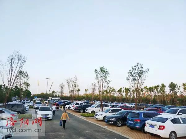 体育公园停车区