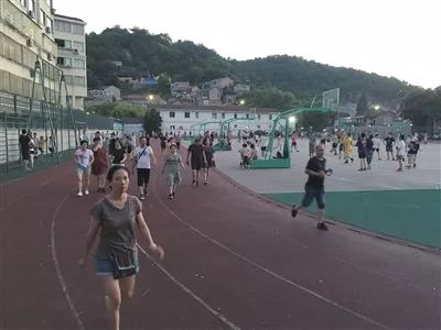 9所符合条件的城区学校的体育场地全部向社会开放