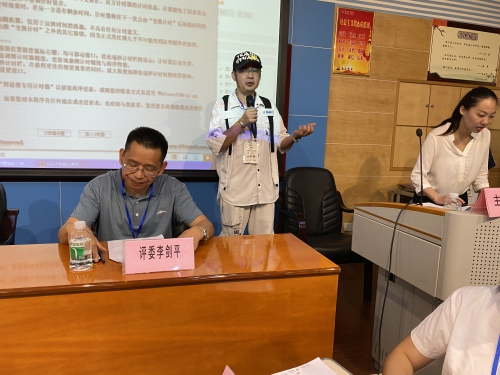 南庄中学驻校诗人高世现先生发言.JPG