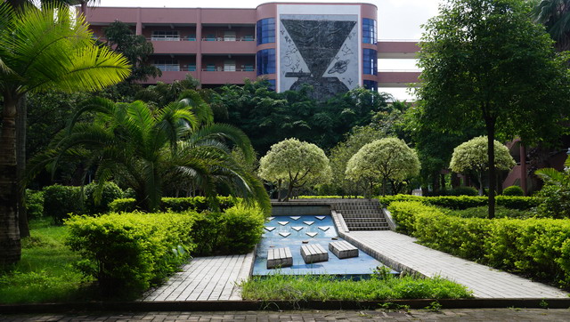 学校新照片_调整大小.JPG