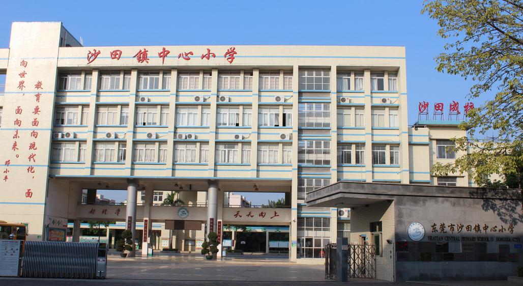 校门口.jpg