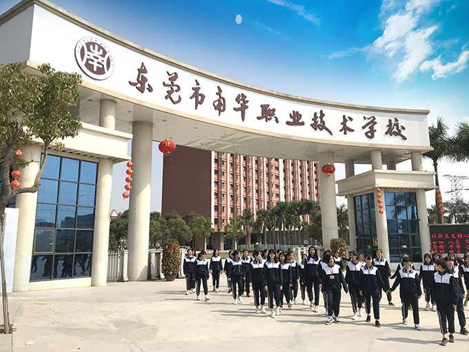学校概况.jpg