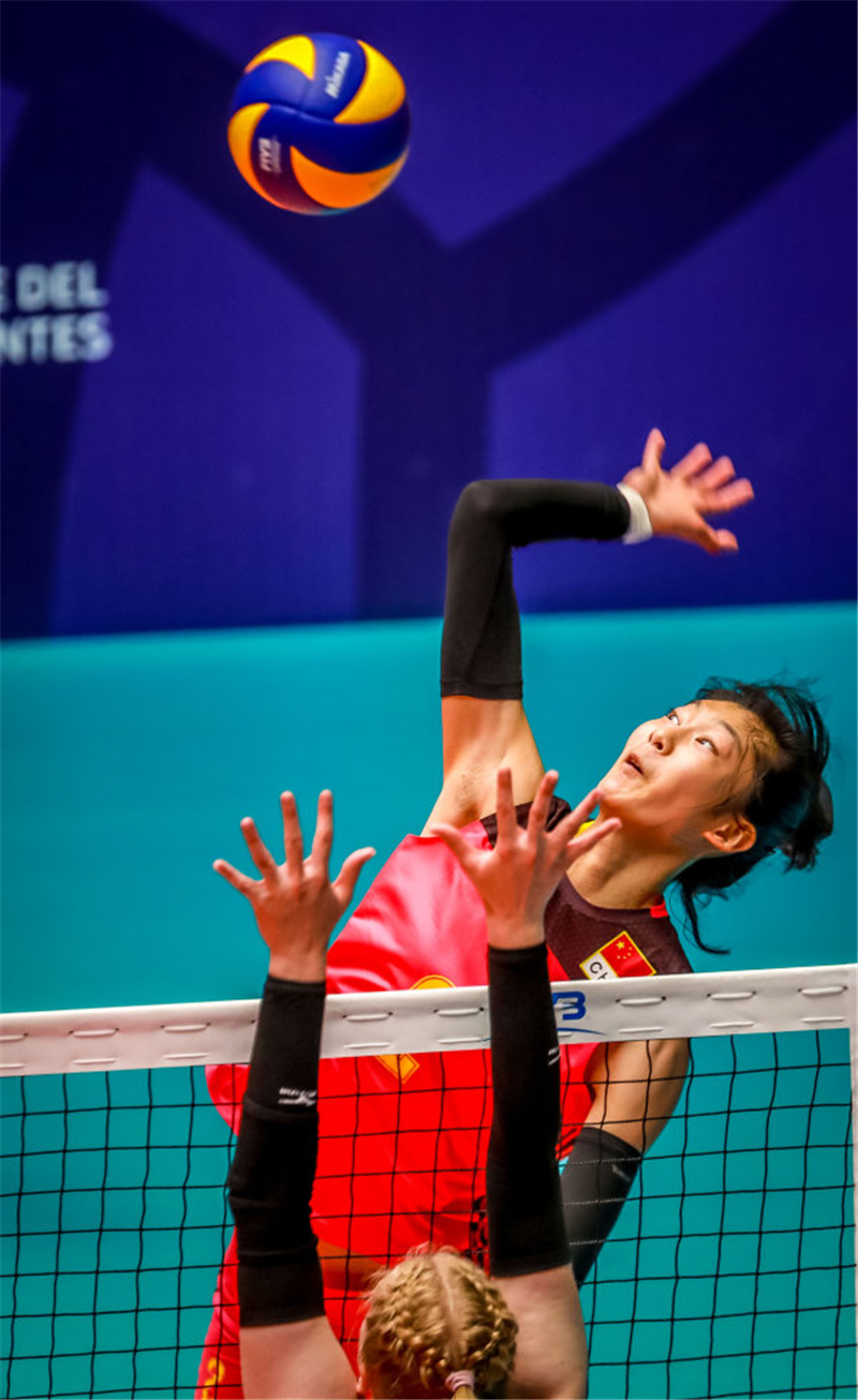 女排世青赛　小将车文涵敢打敢拼不气馁