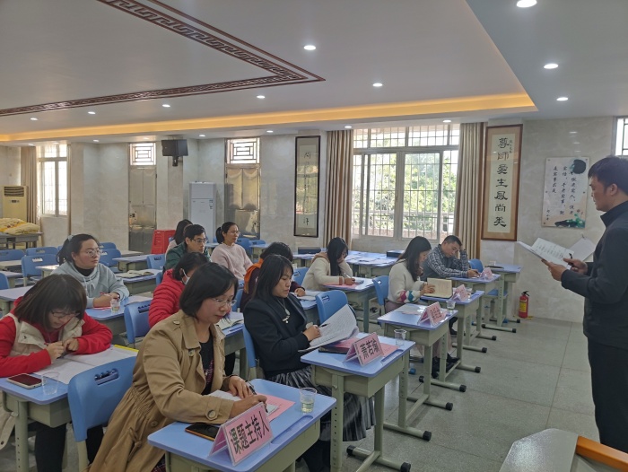 大涌南文小学举行“小学数学课堂教学过程的激励性评价研究”中期汇报活动