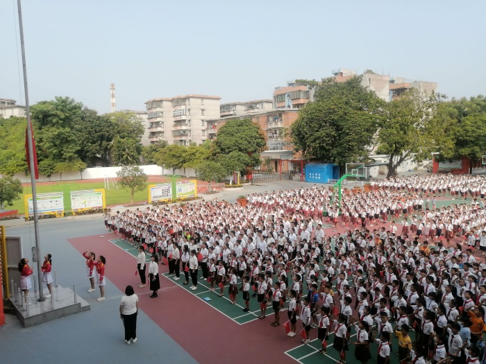 雏鹰歌声赞祖国，礼善少年奋追梦