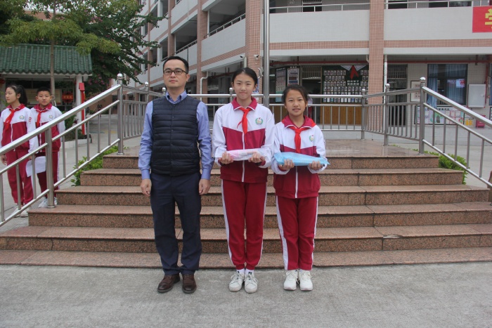 开发区第一小学：公益捐赠，情暖校园