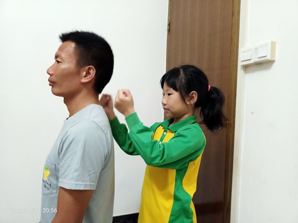 重阳雨意犹许重，感恩敬老情更浓