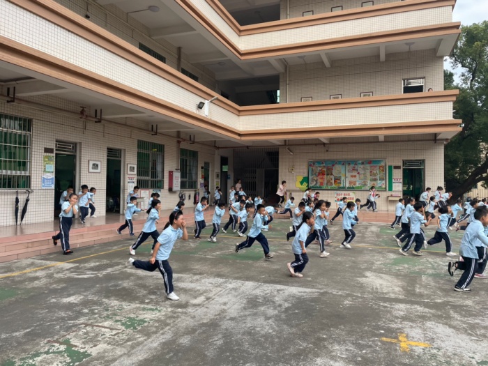 大涌南文小学举行消防安全演练活动
