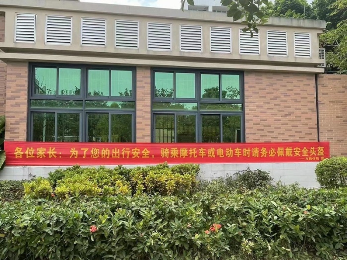 戴好头盔，校园先行——市侨中开展“巩固头盔风暴‘小手拉大手’”宣传教育活动