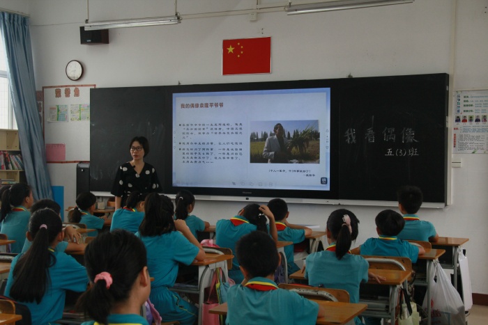 弘扬正能量，树立时代真偶像