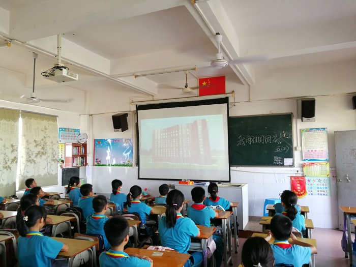 “我与祖国共成长”主题班会
