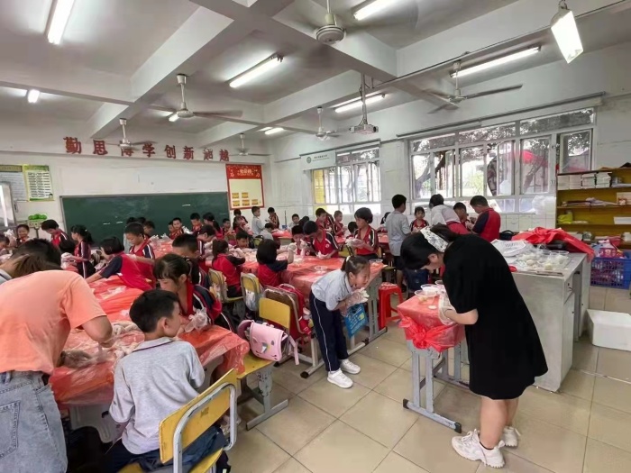 月圆中秋 情暖小将军