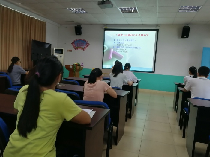 中南小学开展2021学年新教师教学常规讲座