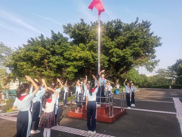 “请党放心，强国有我”