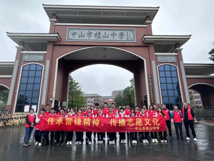 敬老养美德，乡情满人间