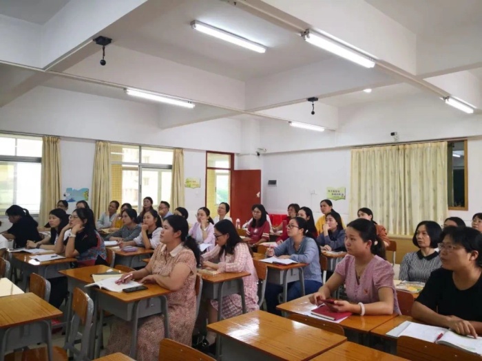 信息技术助教学，全体研课促提升