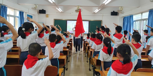 石特小学“请党放心 强国有我”少先队入队仪式