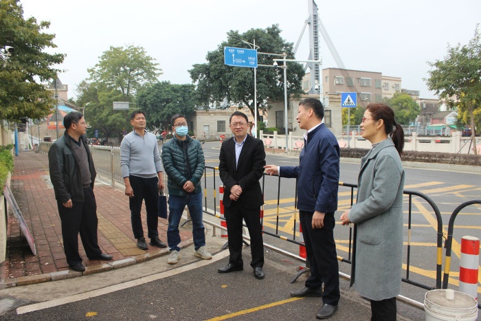 强化疫情防控措施，筑牢校园防护墙