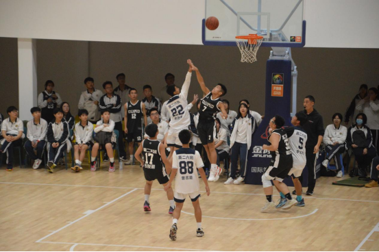 迎“篮”而上 逐梦赛场 ——市侨中高二年级班级篮球联赛圆满落幕