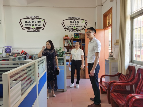 走访进校园，调研促发展