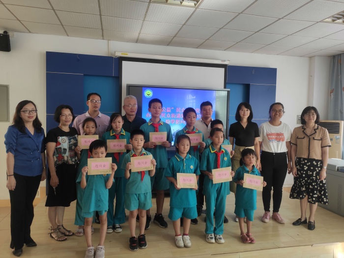 爱心成就梦想，真情点燃希望——“同心·公益周末”活动在浪网小学举办