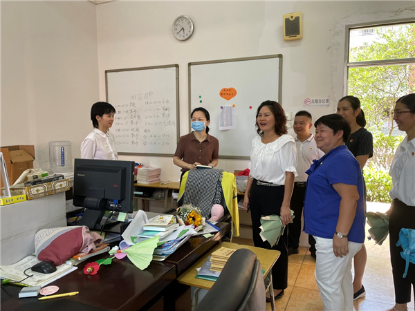 翠亨小学：南朗街道党工委欧嘉喜委员到翠亨小学进行教师节慰问