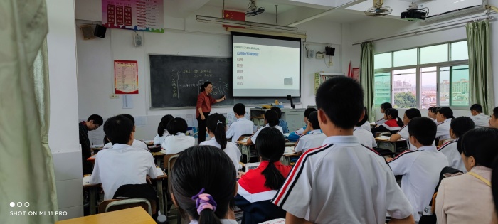 港口中学举行港口镇地理学科“同课异构”教研活动