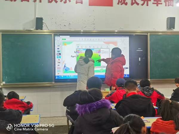 提升信息技术，提高课堂效率