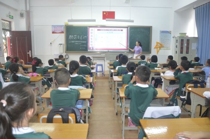 消防疏散学自救 安全意识驻心间