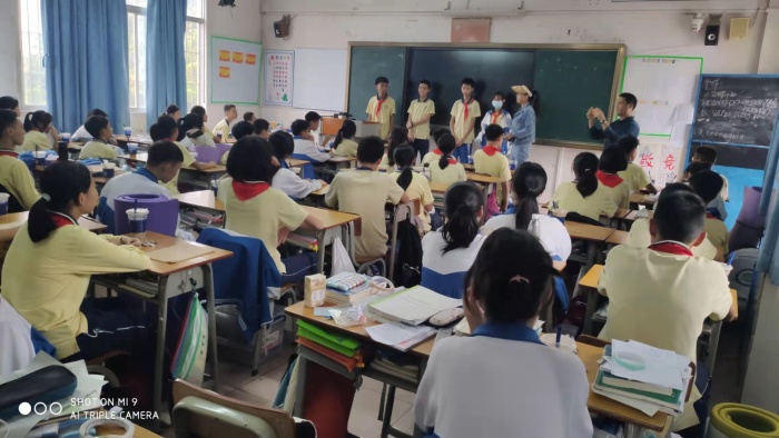 阜沙中学市级课题组开展爱国主题德育拓展实践活动