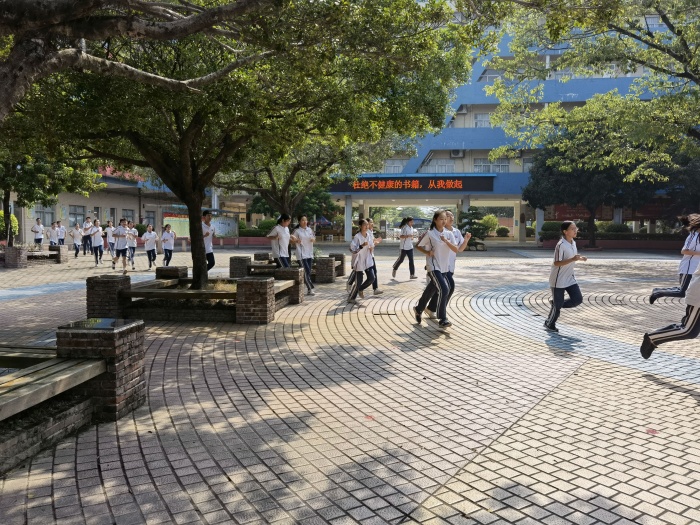 港口中学开展“纪念9·18”国防教育活动