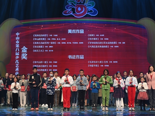 这项市级少儿艺术比赛，来自火炬一中的她获得书法类金奖