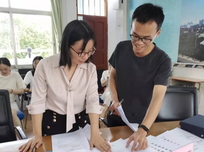 课题开拓思路，专业引领成长