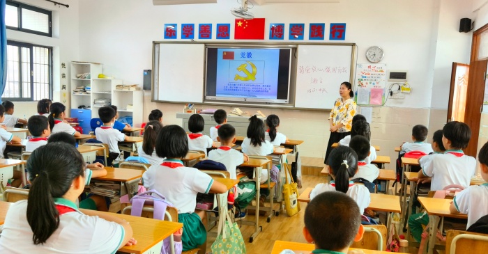 请党放心，强国有我