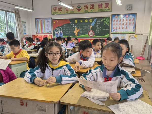品中华诗词，传文化经典