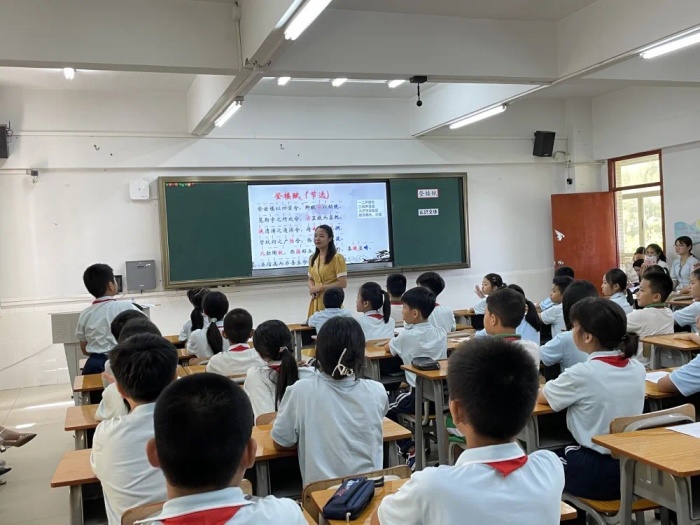 吟诵国学经典，传承中华文化