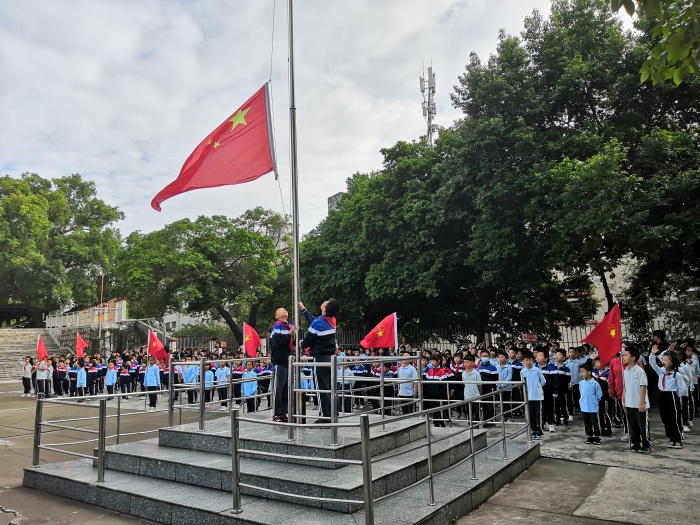 大涌南文小学举行少先队微仪式暨二年级队员入队仪式