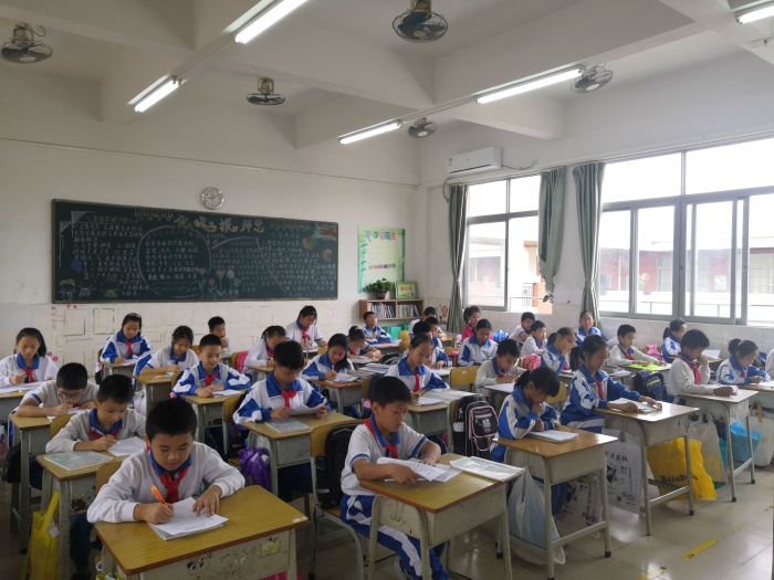 榄边小学图片