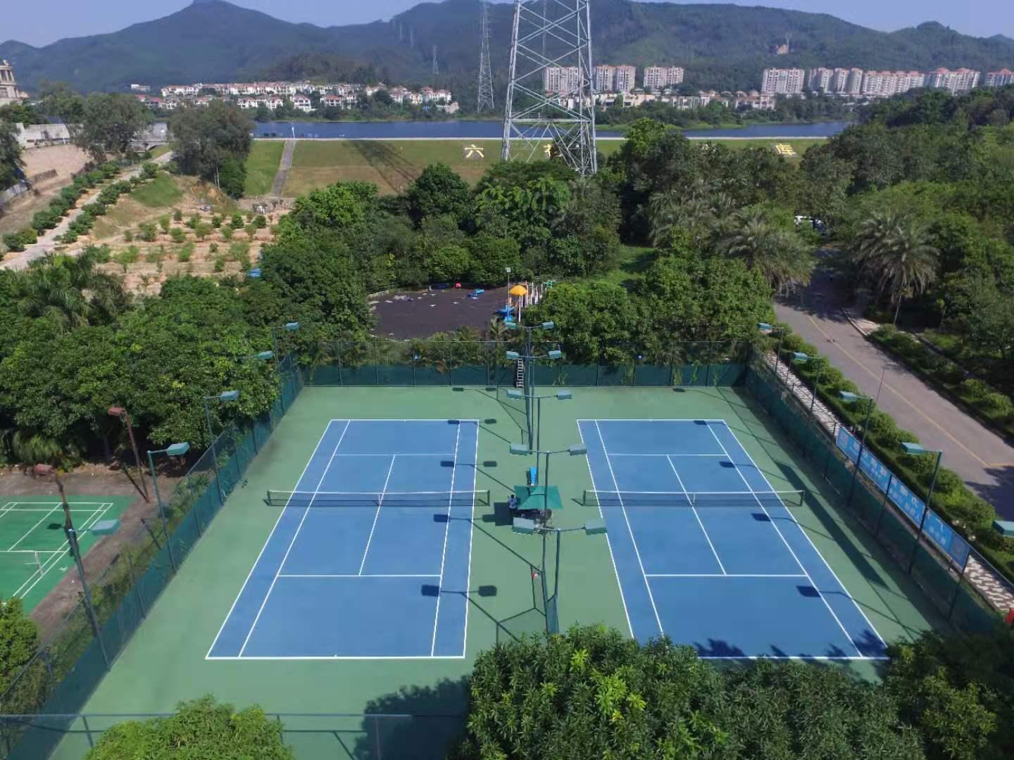花都区金碧御水山庄网球场