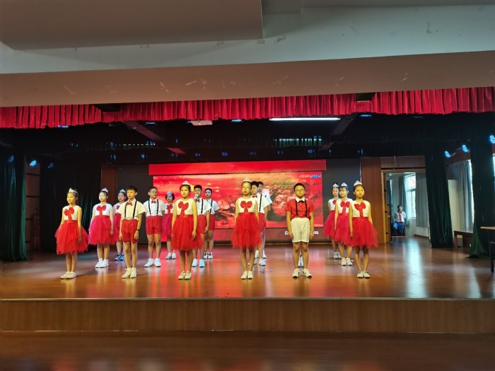 开发区二小举行“党的盛典，人民的节日”庆祝中国共产党成立100周年系列主题活动之红色经典诵读大赛