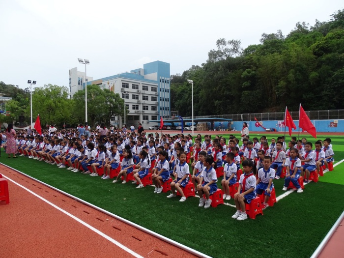 开发区第二小学举行庆“六一”文艺汇演