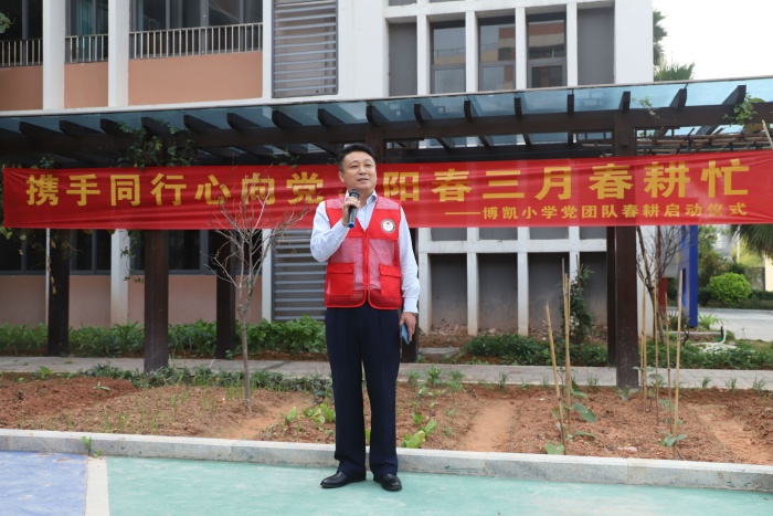 “携手同行心向党，阳春三月春耕忙”