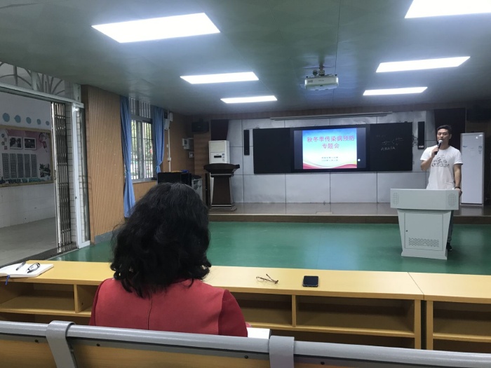 开发区二小举行防疫应急演练及呕吐物处置培训