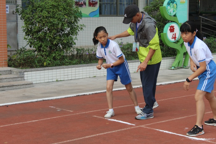 五小师生携手共迎国家健康体质测试