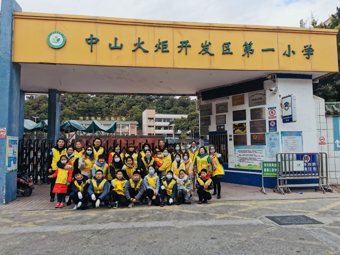 开发区第一小学开展“扮靓校园，你我有责”志愿服务活动