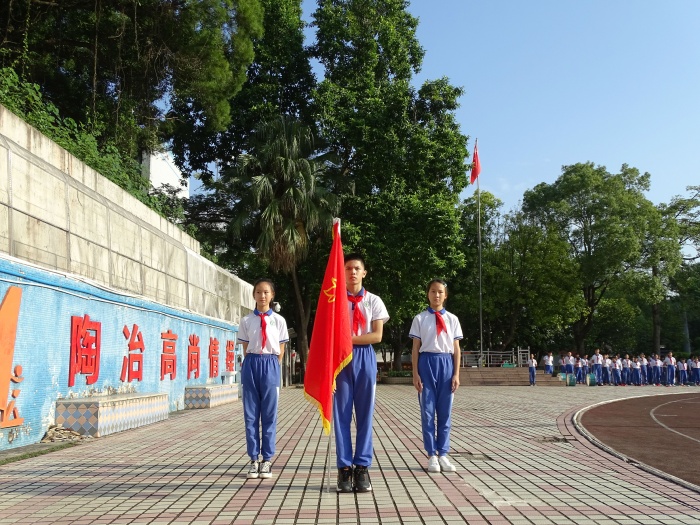 开发区第二小学举行“传承红色基因 培育时代新人”建队日活动