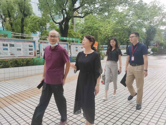开发区责任督学到开发区第二小学开展“五项管理”督导