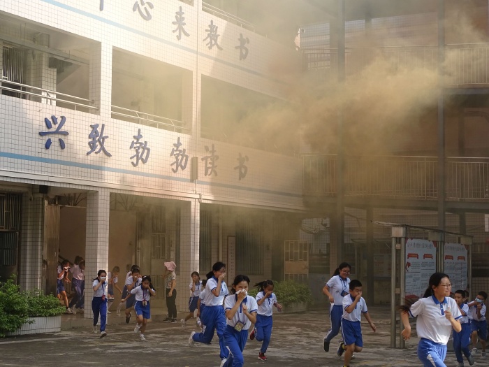 【我为群众办实事】开发区第二小学开展消防应急疏散演练